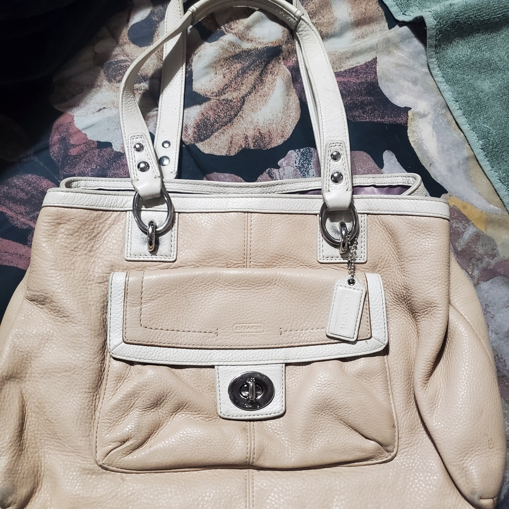 Coach Cream Leather Shoulder Bag